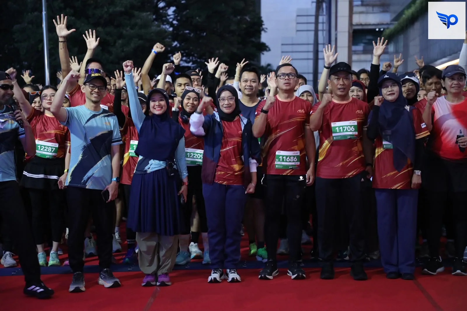 Menteri PANRB Rini Widyantini bersama Wakil Menteri Dalam Negeri Bima Arya, serta Kepala BKN Zudan Arif Fakrullah dalam ASN Run 2026, di Jakarta, Minggu (6/9/2026) pagi.