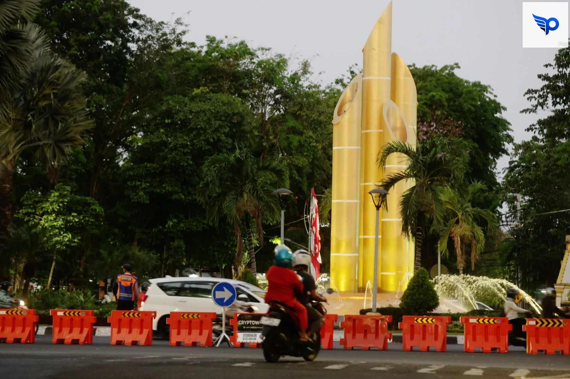 Suasana jalan di kota Surabaya, Jawa Timur