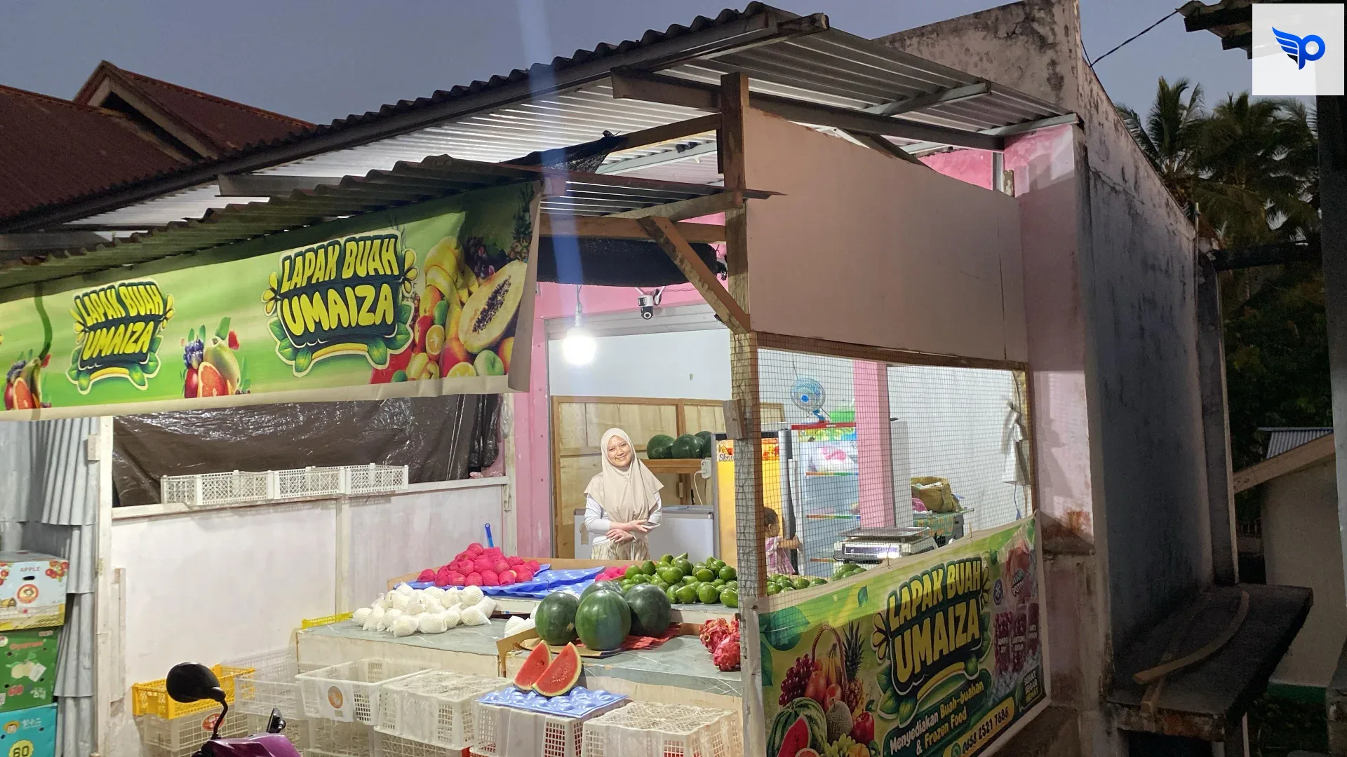 Lapak buah umaizah.(Sumber: Rifki lamusu)