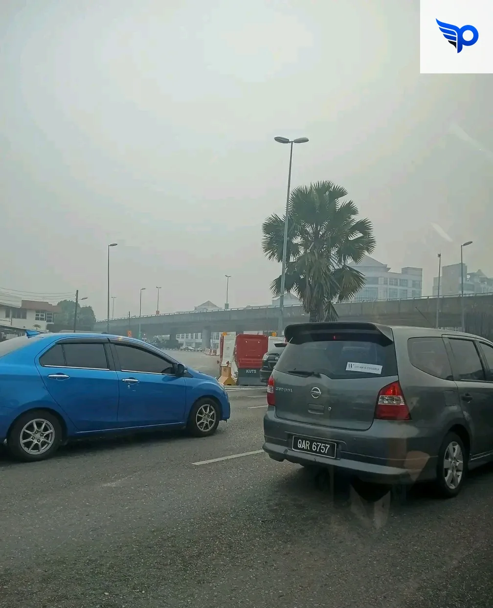 suasana siang hari di Malaysia, kabut asap semakin pekat.(Sumber: Facebook)