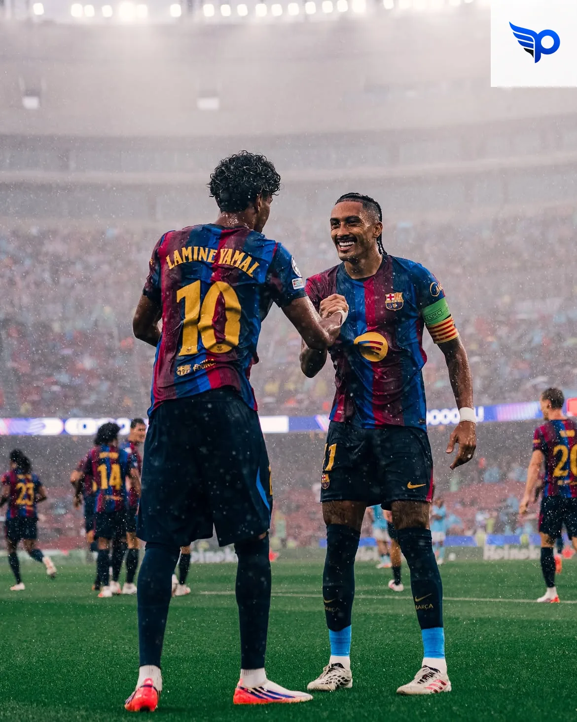 Rapinha dan Lamine Yamal melakukan selebrasi saat Barcelona menggasak Feyenoord 5-1 di Liga Champions.(Sumber: Instagram FC.Barcelona)