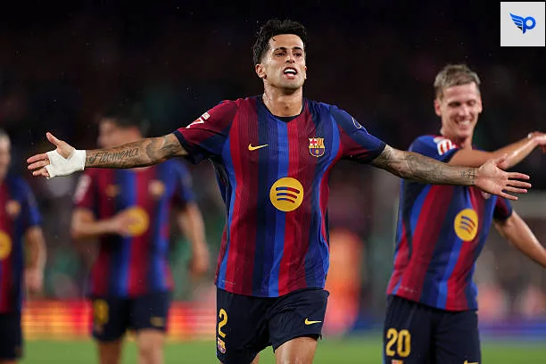 Selebrasi Joao Cancelo saat mencetak gol pembuka untuk Barcelona saat menjamu Racing Santander dalam lanjutan LaLiga (17/9/26). (Foto: Getty images/David Ramirez)