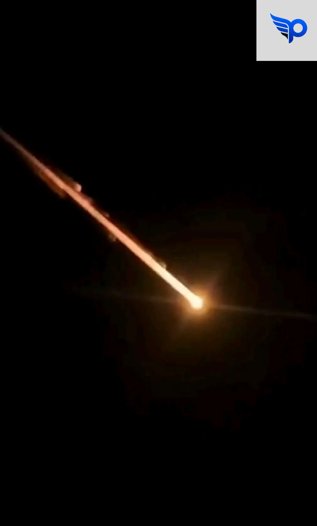 Fenomena meteor yang memancarkan cahaya melintas di langit tadi malam, terlihat di sejumlah wilayah di Indonesia, termasuk Gorontalo 12/9/26. (Sumber: Facebook)